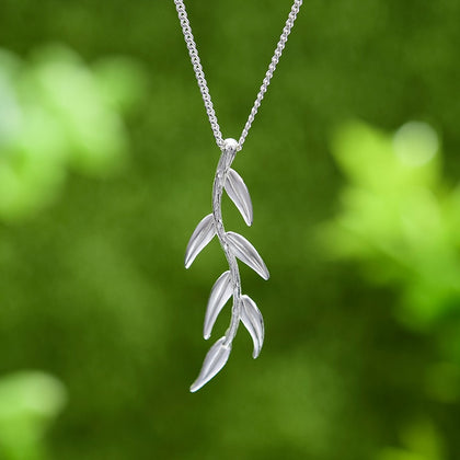 Silver / Pendant and Chain