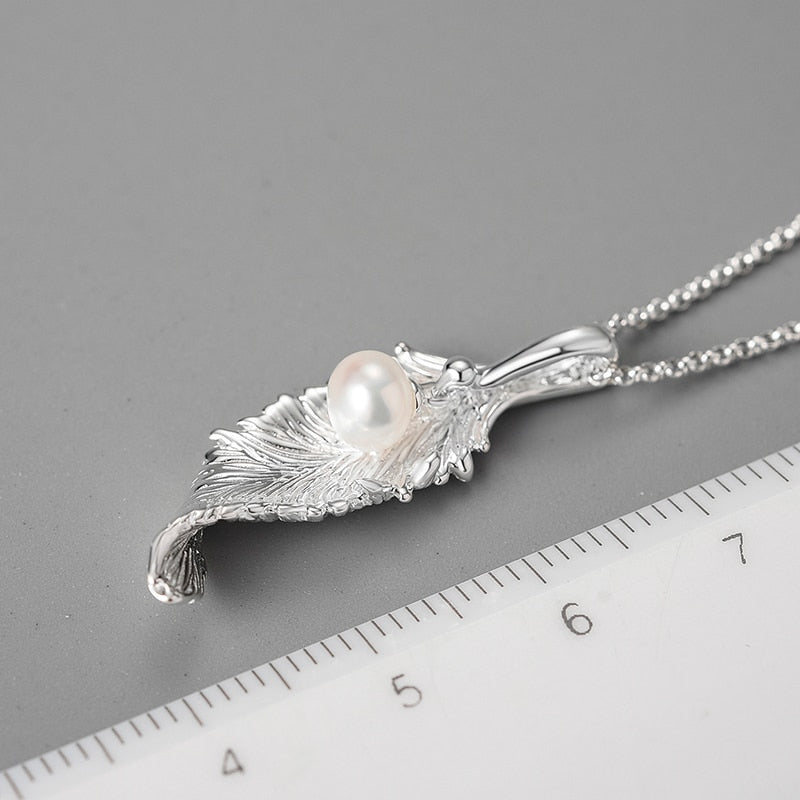 Long Leaf Pearl Pendant Necklace