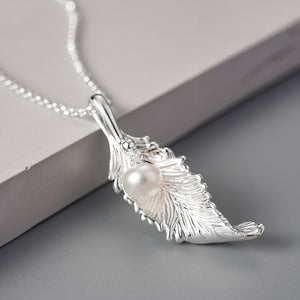 Long Leaf Pearl Pendant Necklace