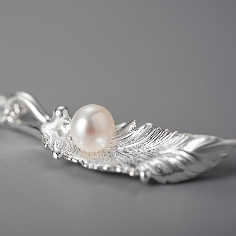Long Leaf Pearl Pendant Necklace