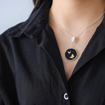 Gold / Pendant and Chain